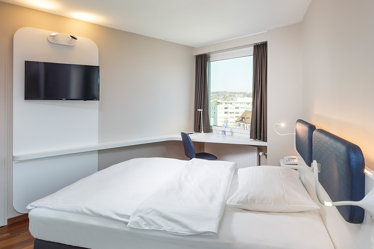 Zimmer mit Fernseher